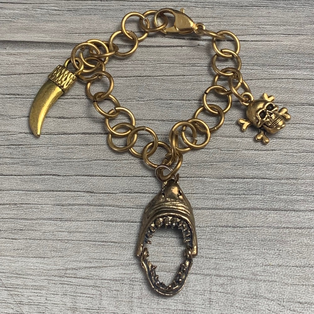Gold Tone Shark Jaw Skull Crossbones Tusk Charm Bracelet Nautical Gothic 5.5in